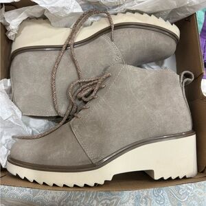Toms Women's Lace Up Boots in Taupe